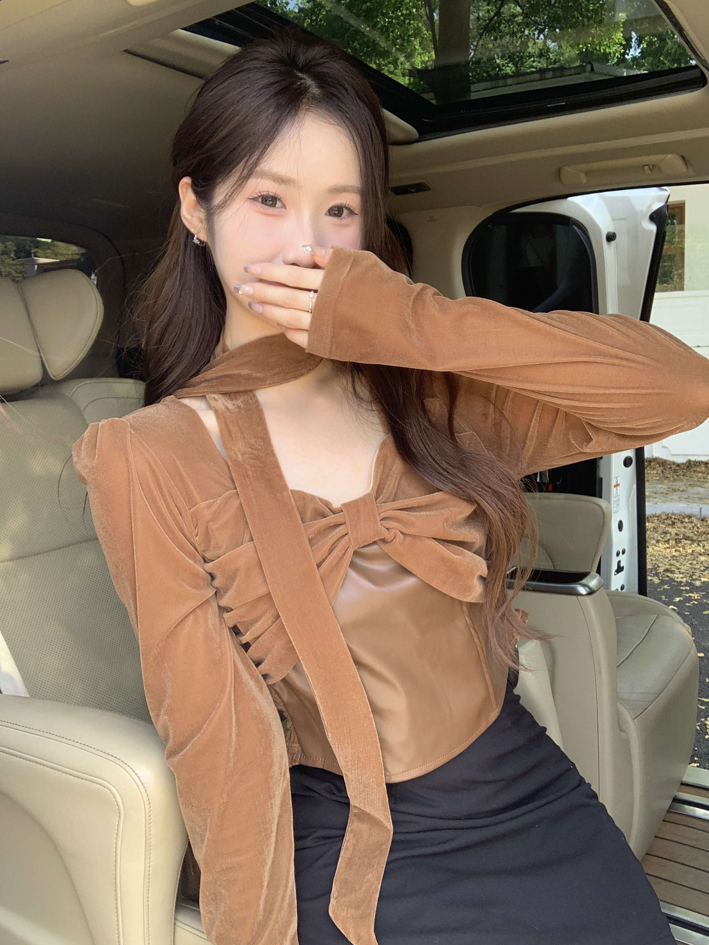 Actual shot ~ Retro velvet square neck long-sleeved T-shirt for women in autumn and winter new versatile solid color design ribbon top
