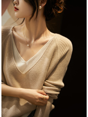 2023秋冬新款时髦不费力羊毛羊绒双V领假两件层次感撞色针织衫