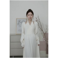 批发设计感挂脖V领露肩裙秋季新款长袖显瘦百搭孕妇装连衣裙时尚