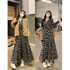 批发实拍大码女装港风复古高腰显瘦碎花连衣裙+毛衣开衫高级两件套潮