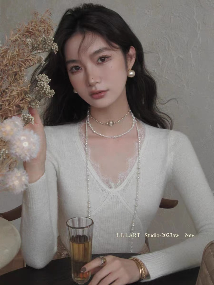 2023秋季法式優雅蕾絲拼接馬海毛修身抬頭短款針織衫女