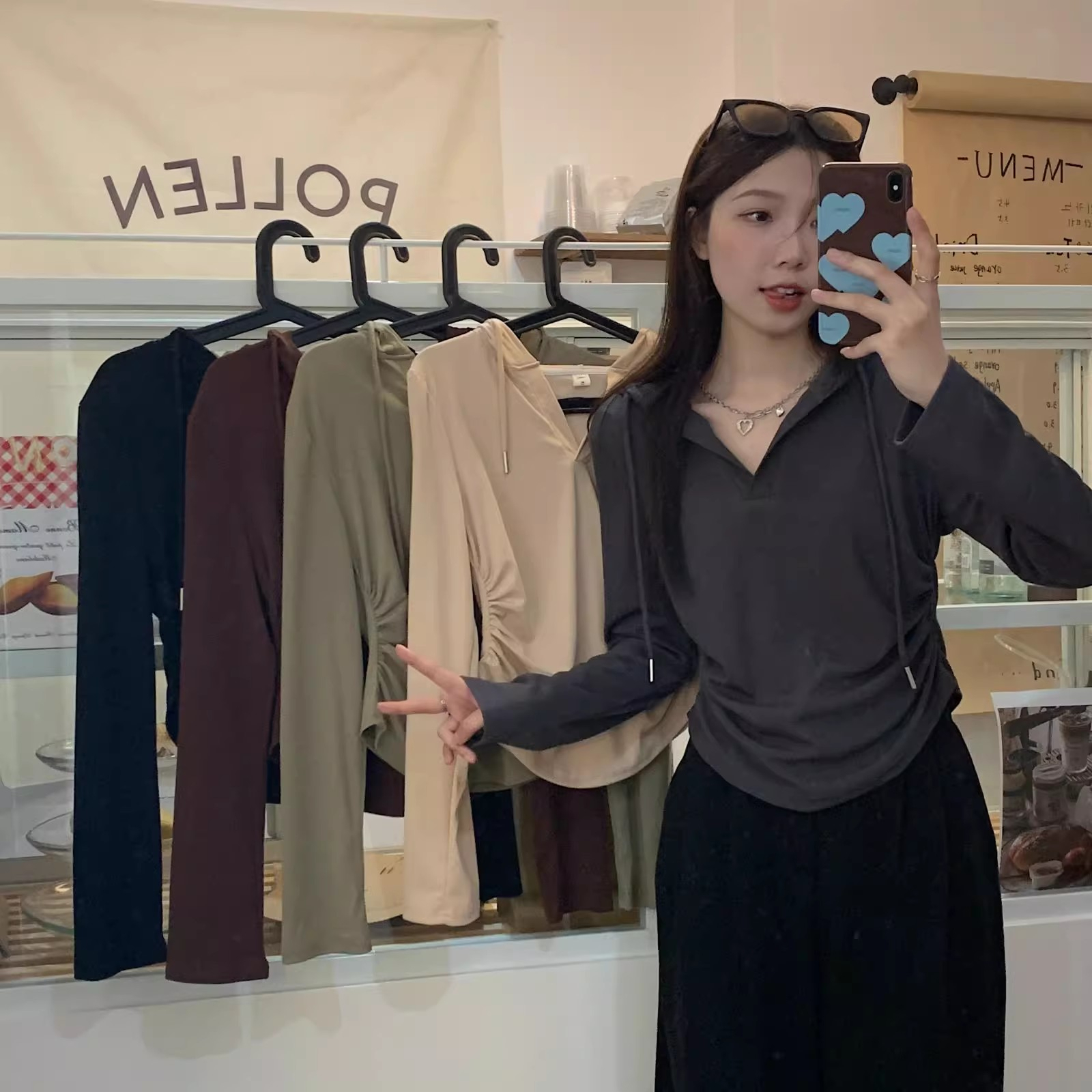 Original workmanship hooded long-sleeved T-shirt for women in autumn and winter, hot girl slimming bottoming shirt with short top inside