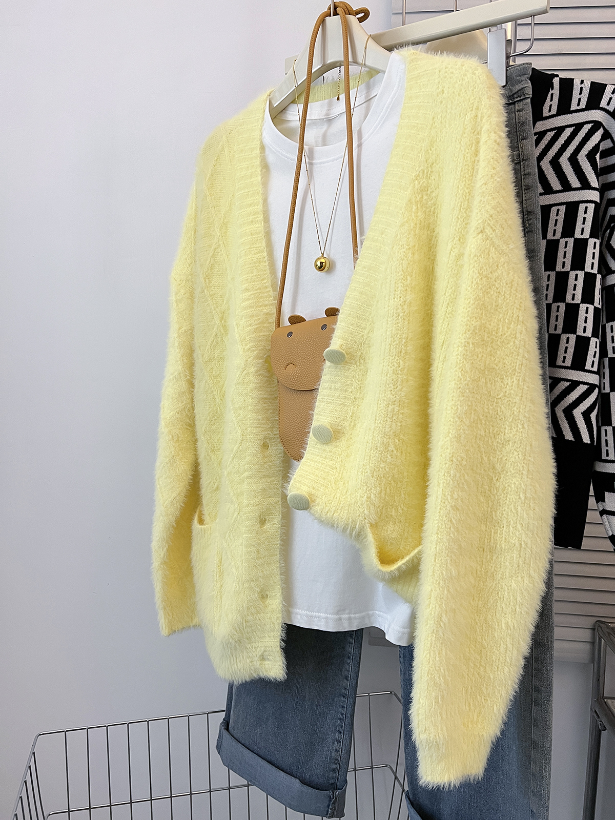 Real shot of milky yellow soft and waxy lazy style milky v-neck knitted top for women autumn and winter sweater cardigan jacket