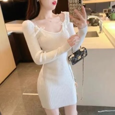 批发秋装肩带抹胸纯欲针织甜美打底连衣裙新款艺术感裙子性感v领亮钻