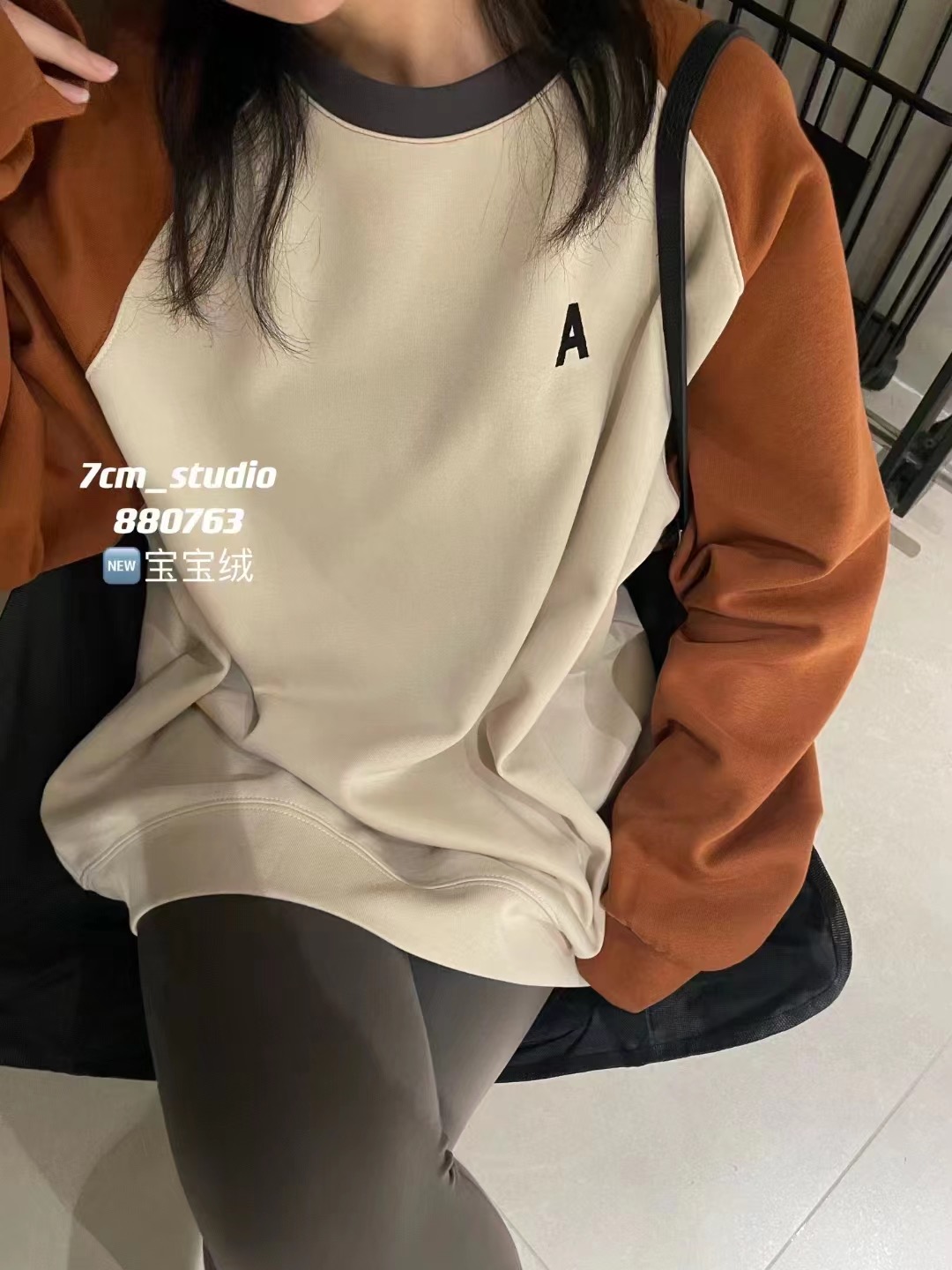 2023 Autumn and Winter velvet thickened small A-line embroidered mid-length contrasting round neck long-sleeved casual loose sweatshirt for women