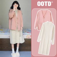 批发秋冬<b class='q'>孕妇</b><b class='q'>套装</b>新品温柔风绵羊绒牛角扣针织开衫+半高领针织打底裙