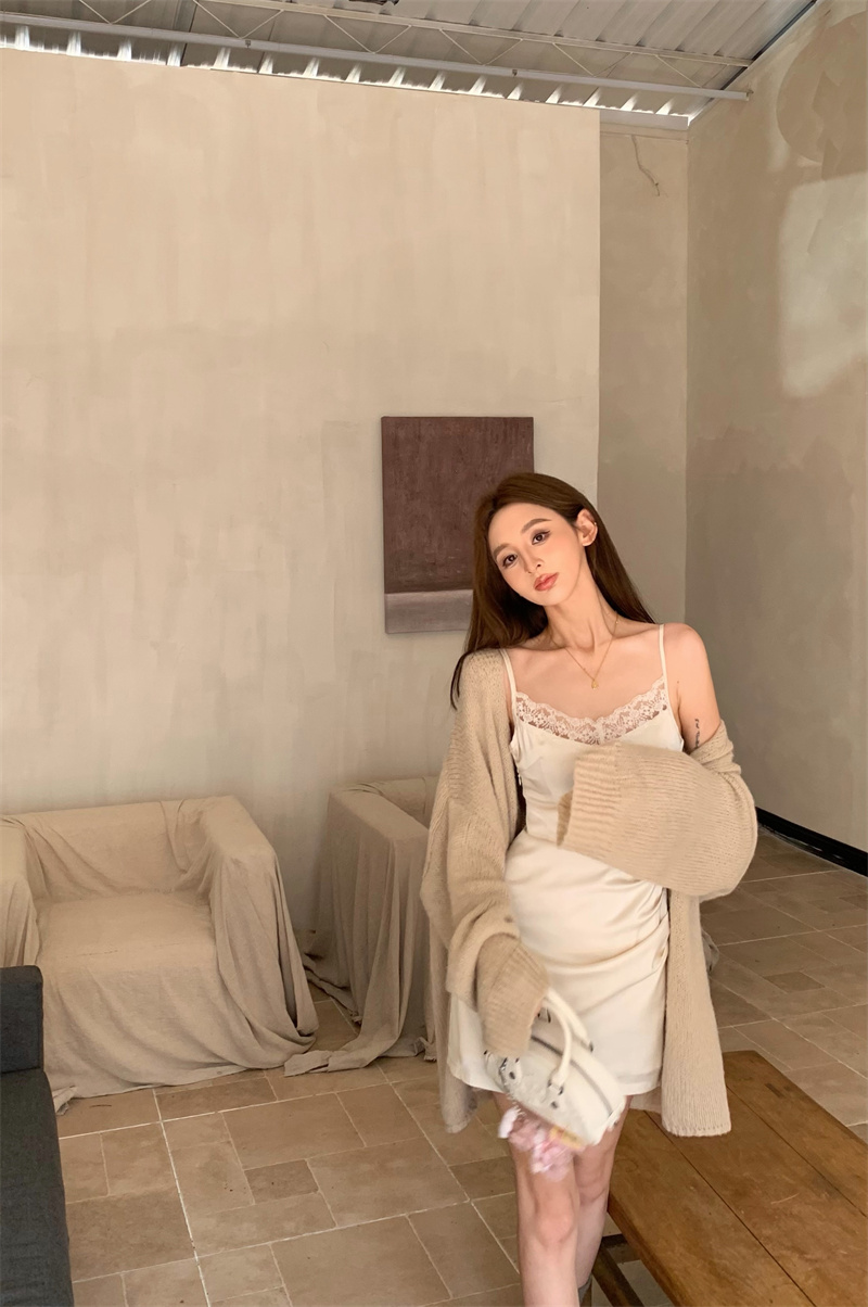 Actual shot of new style ~ retro style sexy spliced ​​lace suspender dress + sweater cardigan jacket
