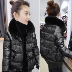 批发黑色小个子毛领外套显瘦显白短款加厚羽绒服女冬季新款2026欧洲站