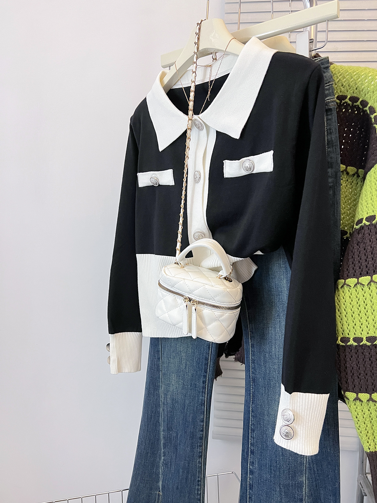 Real shot of lapel contrasting color splicing sweater for women in autumn, high-end, temperament, slim and fragrant bottoming long-sleeved top