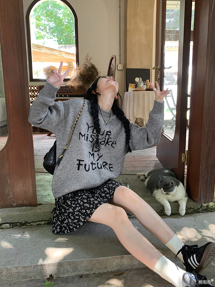 黑色字母套頭毛衣女2023秋季新款慵懶風寬鬆圓領針織上衣