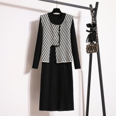 批发实拍<b class='q'>大码</b><b class='q'>女</b>装2025秋冬款慵懒风针织开衫毛衣两件套气质减龄毛衣裙