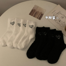批发实拍实价百搭袜子中筒袜保暖软绒爱心黑<b class='q'>白色</b>堆堆袜长袜女袜4双装