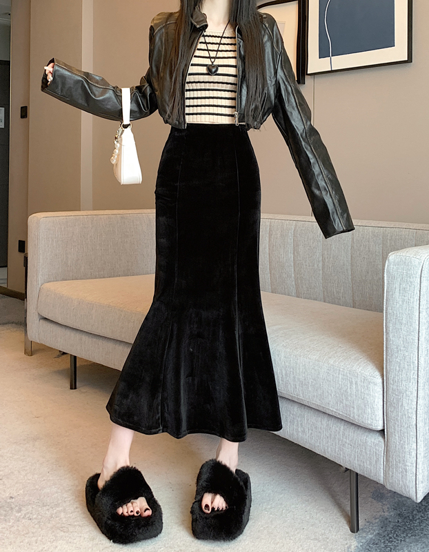 Regular and plus velvet fishtail slim and versatile black skirt for women