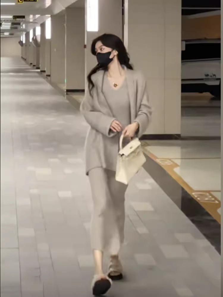 Autumn suit women's new style chic and beautiful knitted top paired with slim dress two-piece set royal style