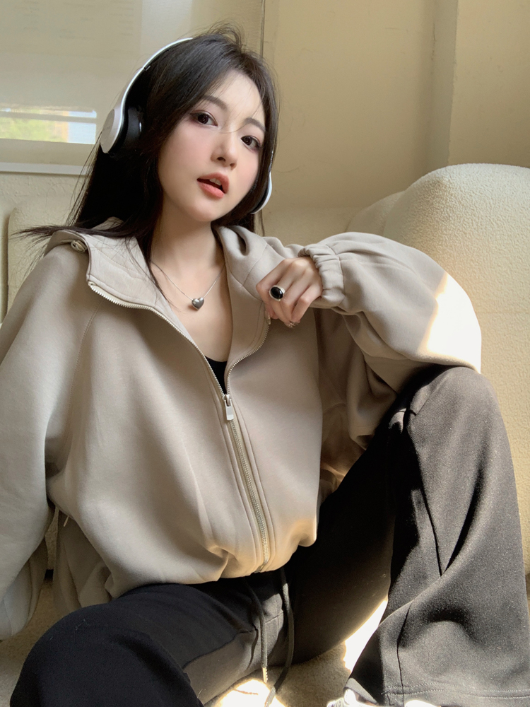 Actual shot of simple loose batwing sleeve casual hooded jacket