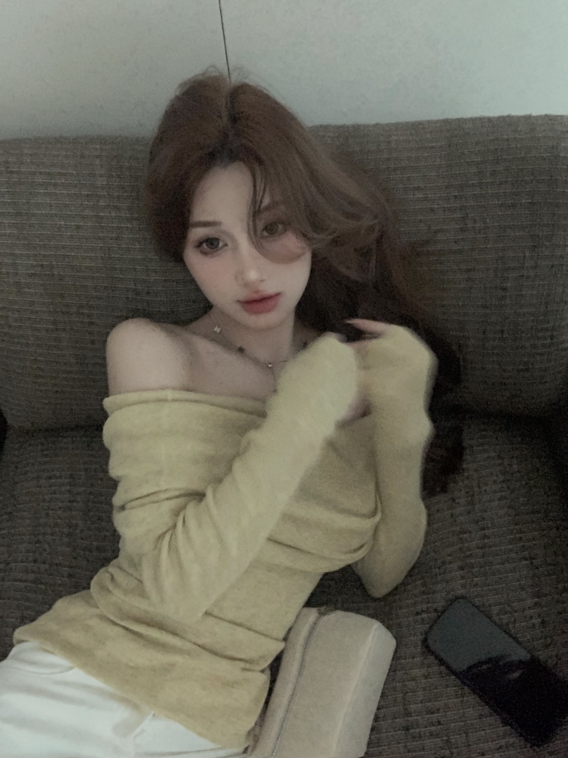 Actual shot of soft white goose yellow off-shoulder knitted bottoming shirt for women