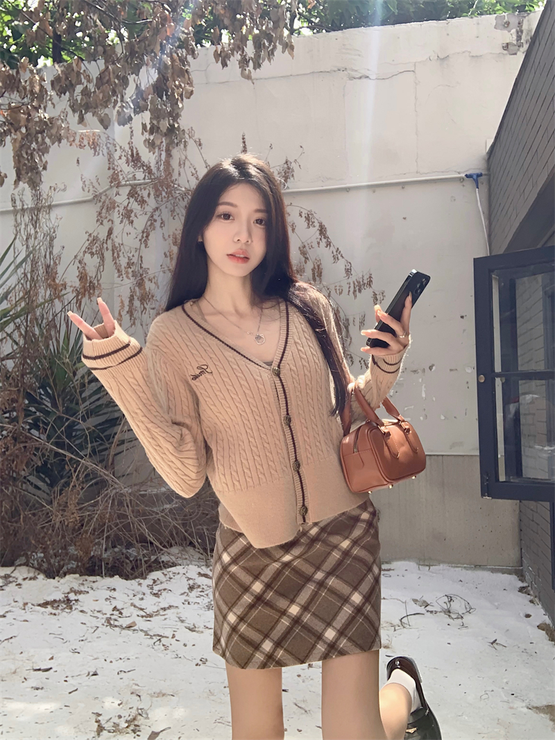 實拍 溫柔風氣質小V領麻花針織開衫女復古毛衣+半身裙兩件套