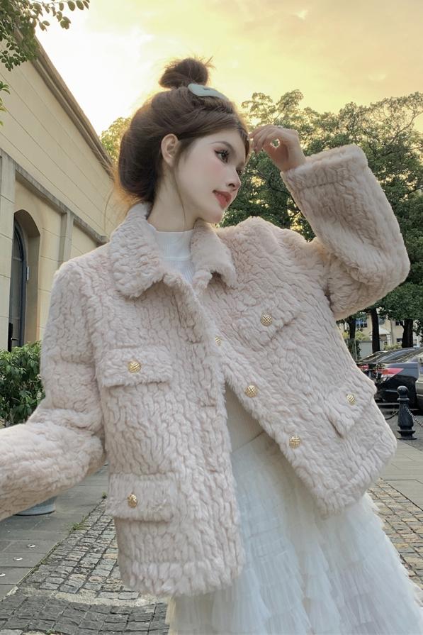 Actual shot of the new autumn and winter style small fragrant style lamb hair plus velvet thickened fur coat for women with ladylike temperament