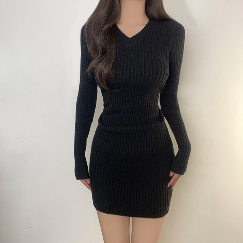 實拍黑色v領針織連衣裙春裝女2023新款小個子辣妹氣質內搭包臀裙
