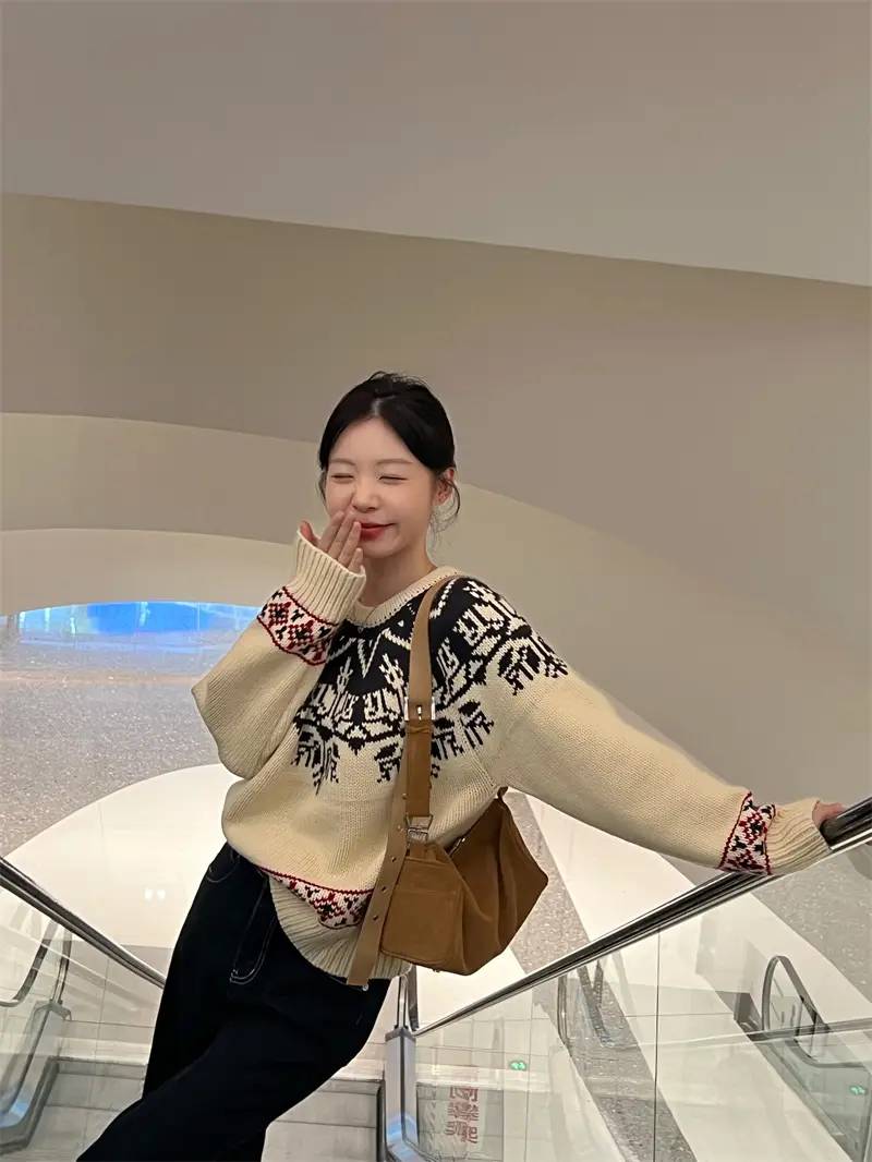레트로 토템 배색 루즈핏 니트 상세 이미지 3