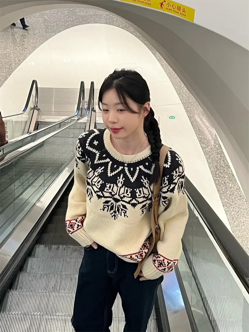 레트로 토템 배색 루즈핏 니트