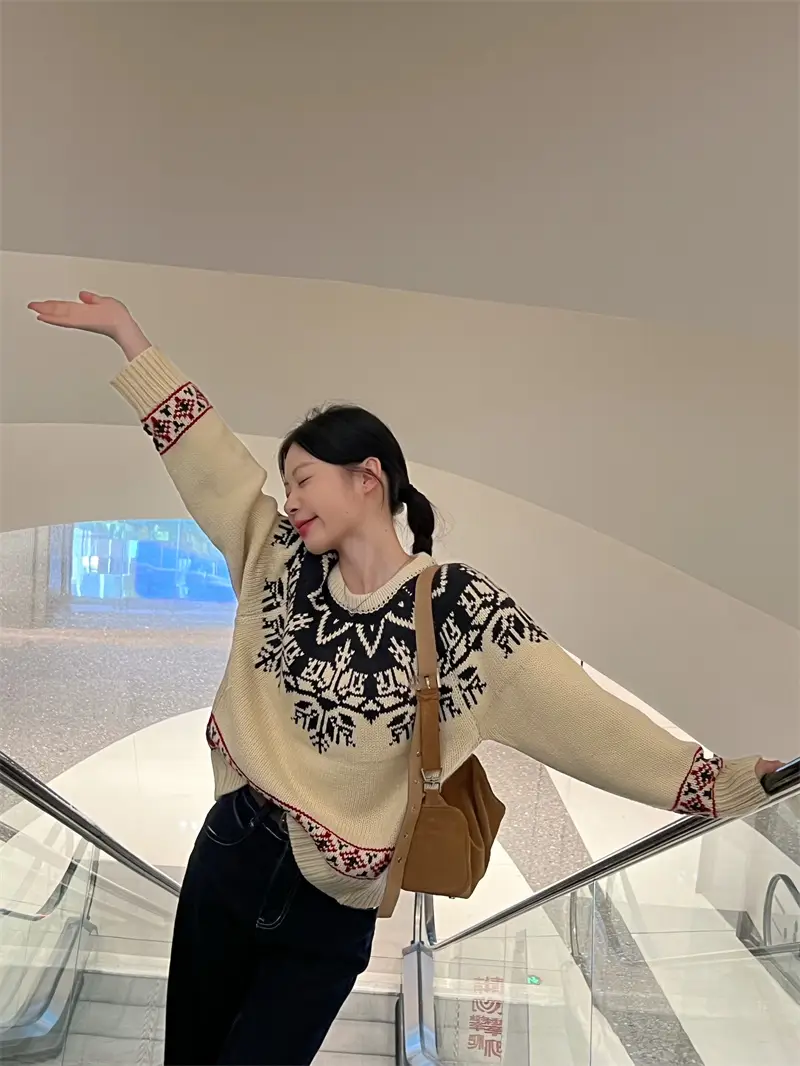 레트로 토템 배색 루즈핏 니트 상세 이미지 5