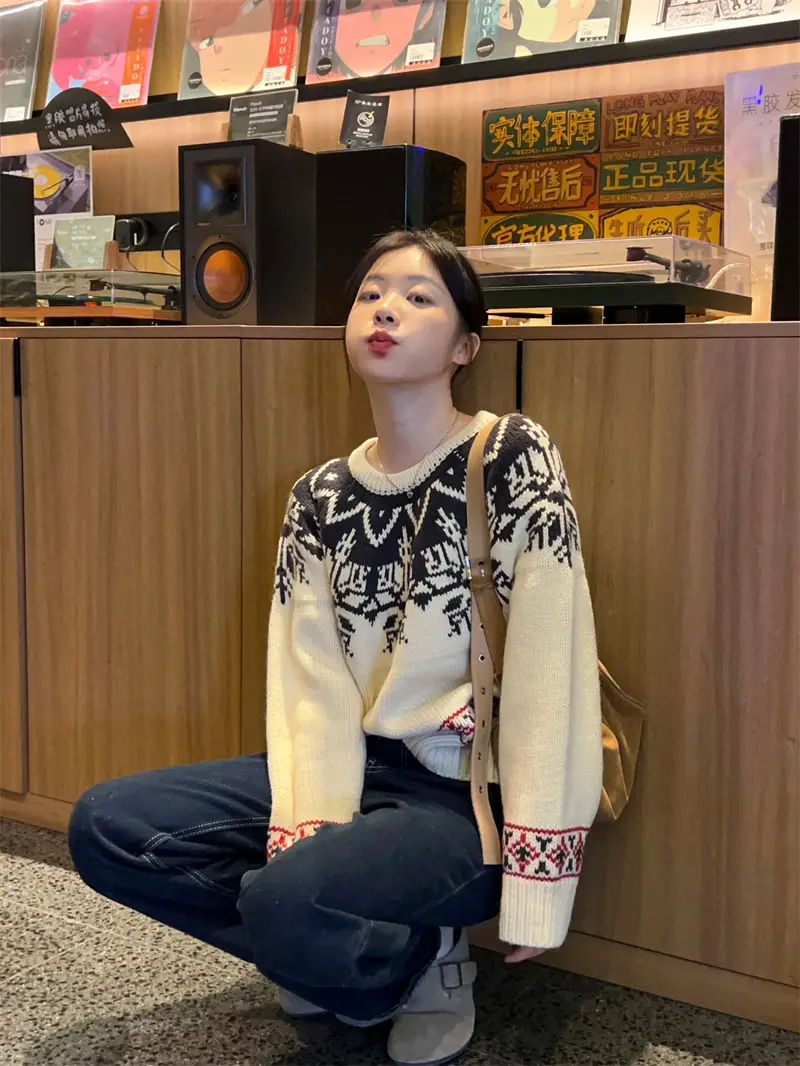 레트로 토템 배색 루즈핏 니트 상세 이미지 9