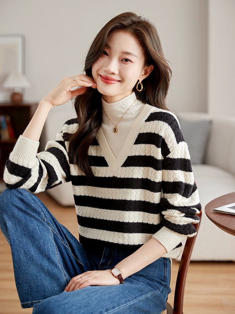 스트라이프 스웨터 가을 겨울철 2026 새로운 스트레이트 몸 스탠드 칼라 풀오버 니트 스웨터 달콤함 페이크 레이어드 맨위 여성