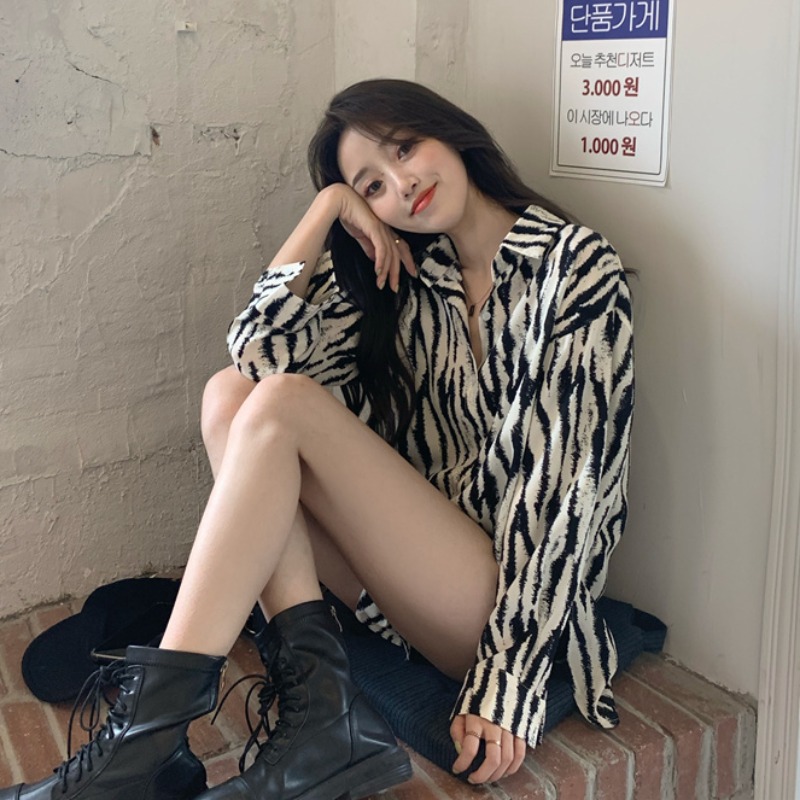 Zebra print retro contrast color long-sleeved shirt for women with a niche and versatile mid-length French shirt jacket