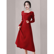 批发一字领长袖针织连衣裙女装冬季复古气质设计感红色修身打底毛衣裙