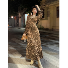 批发实拍实价秋冬新款设计感连衣裙<b class='q'>复古</b>碎花别致修身收腰显瘦丝绒<b class='q'>长裙</b>