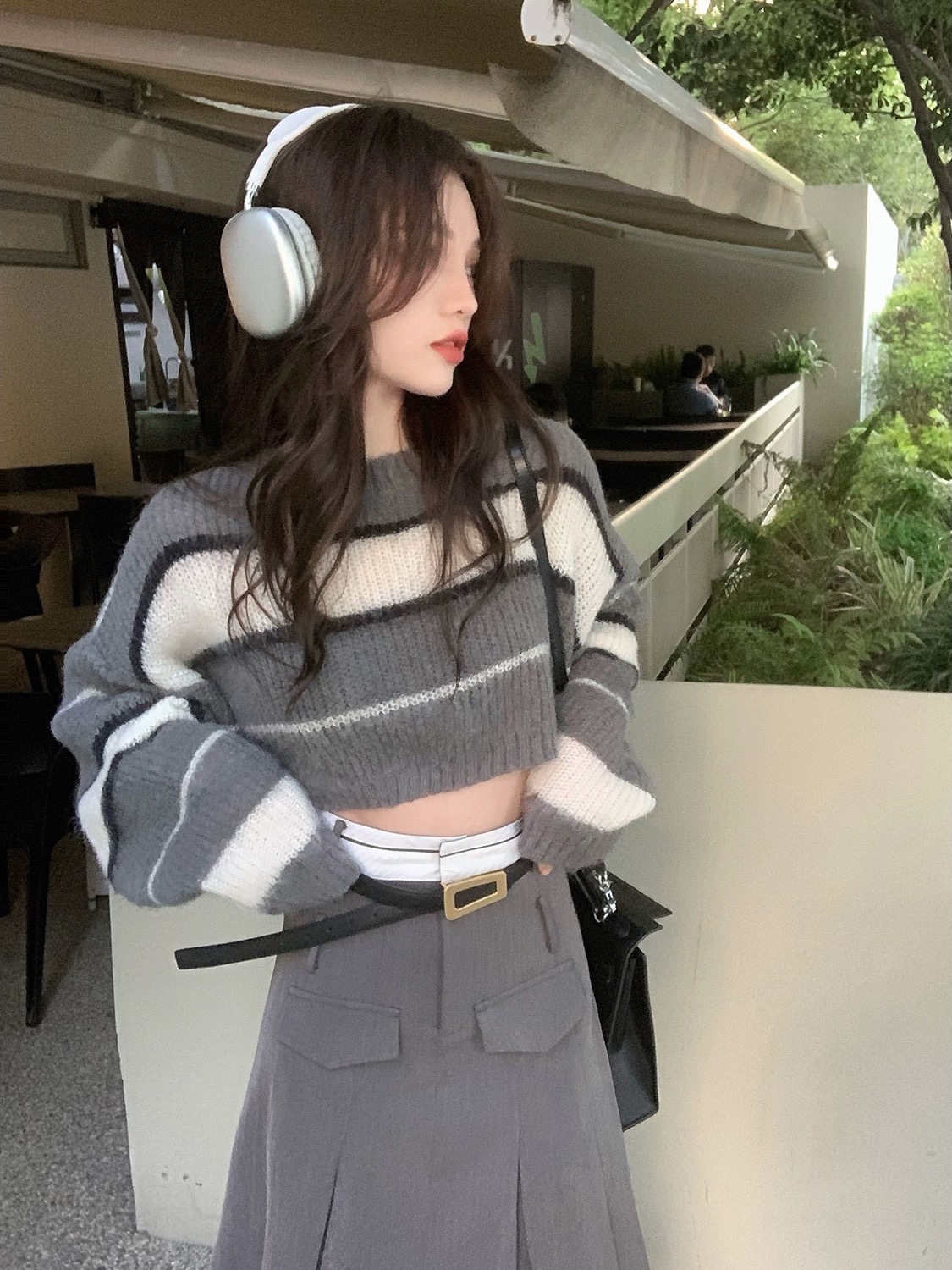 EUSKY IIWAN short striped sweater for hot girls 2023 autumn and winter new style lazy style loose long-sleeved top