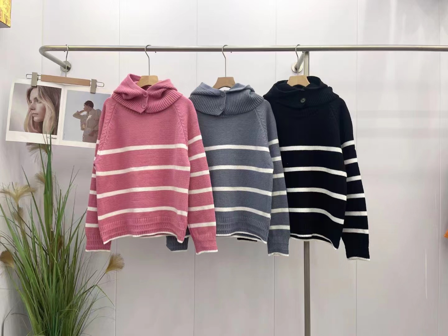 Korean chic autumn and winter retro niche hooded contrast stripe design loose and versatile long-sleeved sweater for women