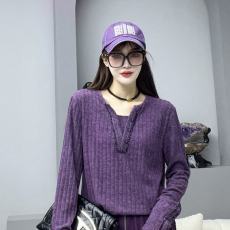 批发<b class='q'>秋</b>冬新品百搭紫色手工钉珠设计针织上衣女休闲加厚阔腿裤两件套装