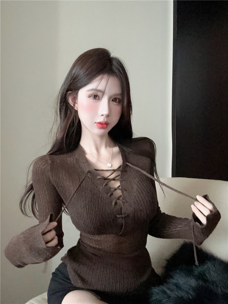 실사 정가 유럽과 미국 핫걸 섹시함 레이스업 V넥 만나는 긴팔 쇼트 스타일 몸매 가꾸기 슬림해 보이는 니트 스웨터 여성 가을
