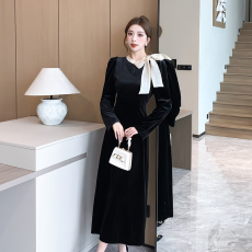 批发实拍秋冬撞色领口蝴蝶结飘带泡泡袖收腰显瘦气质丝绒赫本风<b class='q'>连衣裙</b>