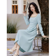 批发实拍   法式长袖连衣裙方领褶皱显瘦高级感领证登记<b class='q'>小礼服</b>+40