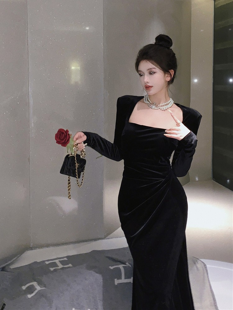 French long-sleeved Hepburn style black velvet dress women's autumn and winter high-end dress with hip-covering fishtail long skirt