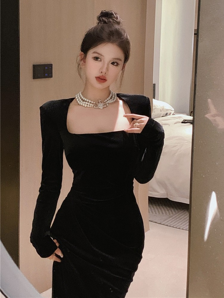 French long-sleeved Hepburn style black velvet dress women's autumn and winter high-end dress with hip-covering fishtail long skirt