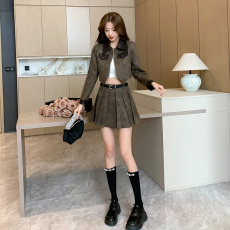 批发实拍视频2025秋冬季<b class='q'>新款</b>时髦洋气拼接皮外套百褶裙短裙套装两件套