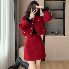 批发拼接鸵鸟毛红色小香风套装女小个子2024冬季减龄修身半身裙两件套