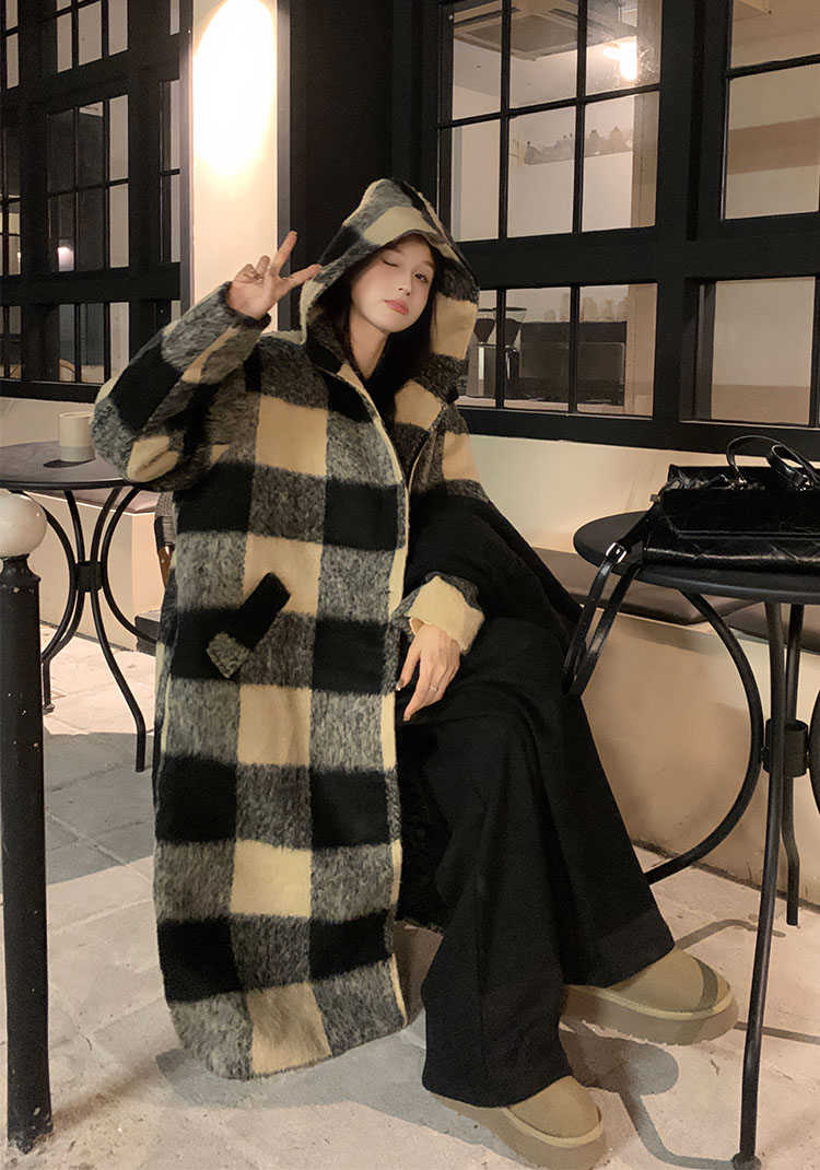 Real shot thickened loose hooded plaid coat long lazy high-end women's coat Nizi Korean style cloak