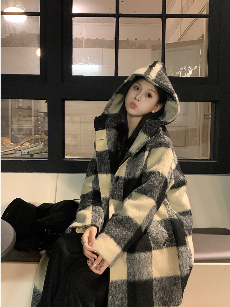 Real shot thickened loose hooded plaid coat long lazy high-end women's coat Nizi Korean style cloak