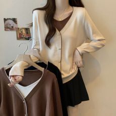 批发2026秋冬新款V领正肩假两件加厚长袖针织衫上衣大码女装宽松毛衣