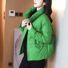 批发短款绿色羽绒服冬季2024新款女装高端轻薄品牌保暖洋气外套小个子