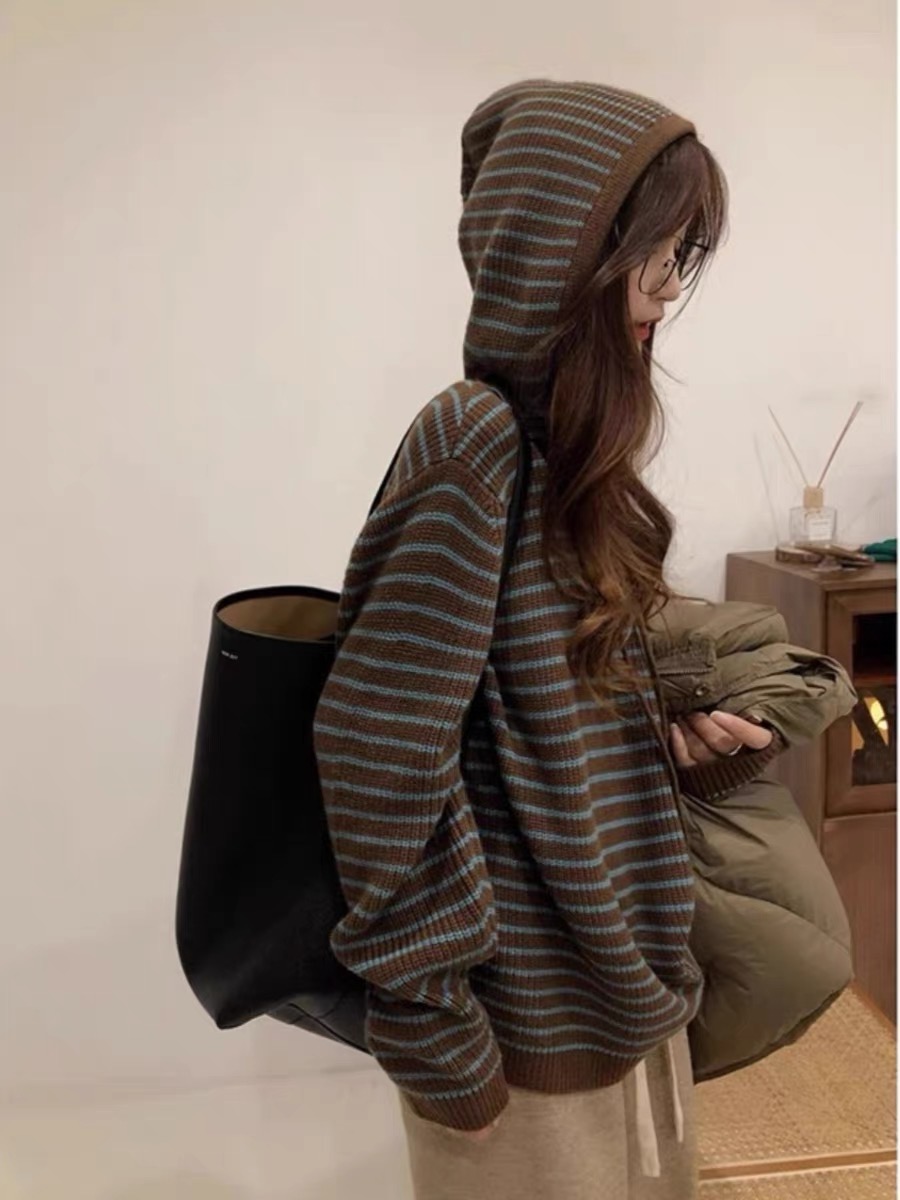 2024 새로운 폭발 맨위 와이드 부드러운 찹쌀 게으른 후드가 달린 스트라이프 스웨터 여성 코트 가을과 겨울