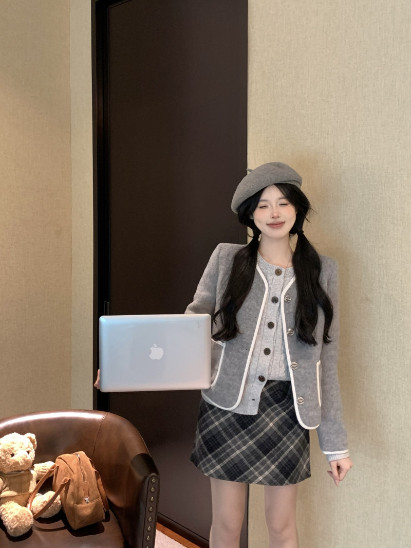 Actual shot ~ Twist knitted sweater, gray jacket, Korean suit, winter plaid hip-covering skirt, three-piece set