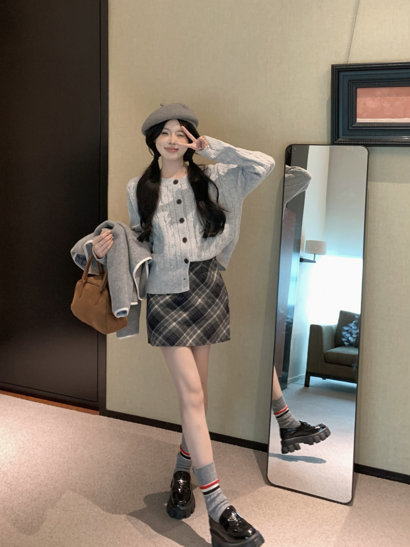 Actual shot ~ Twist knitted sweater, gray jacket, Korean suit, winter plaid hip-covering skirt, three-piece set