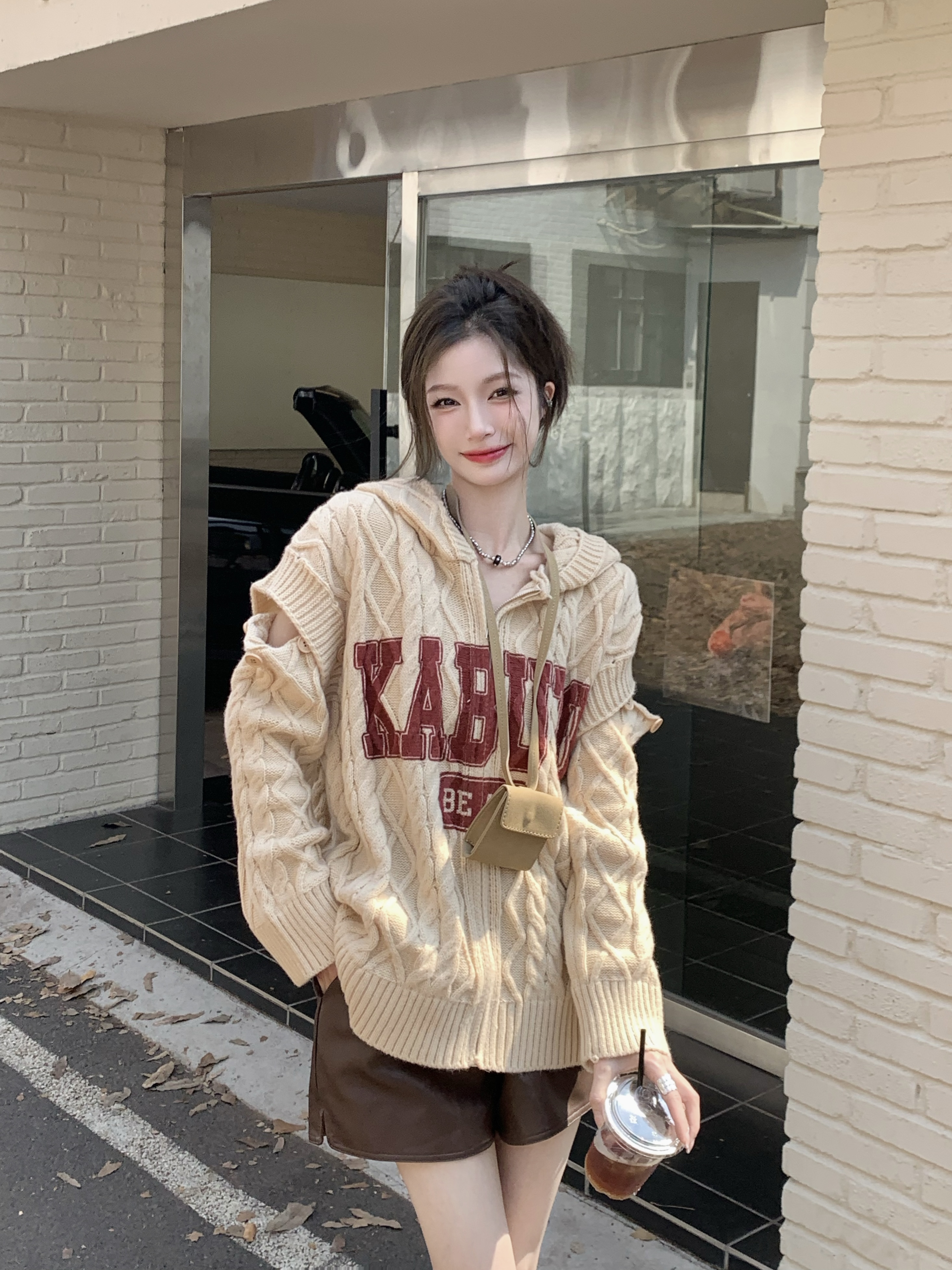 Real shot of American heavy-duty hooded twist sweater jacket with lazy design and fashionable long-sleeved top