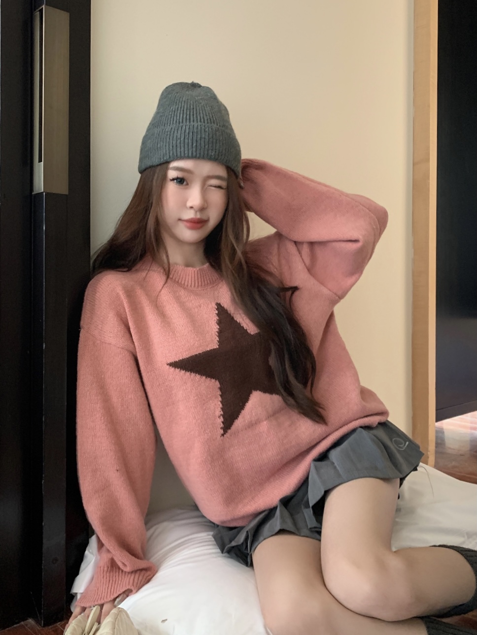 Actual shot of the new Korean style star lazy loose versatile pullover casual college style sweater